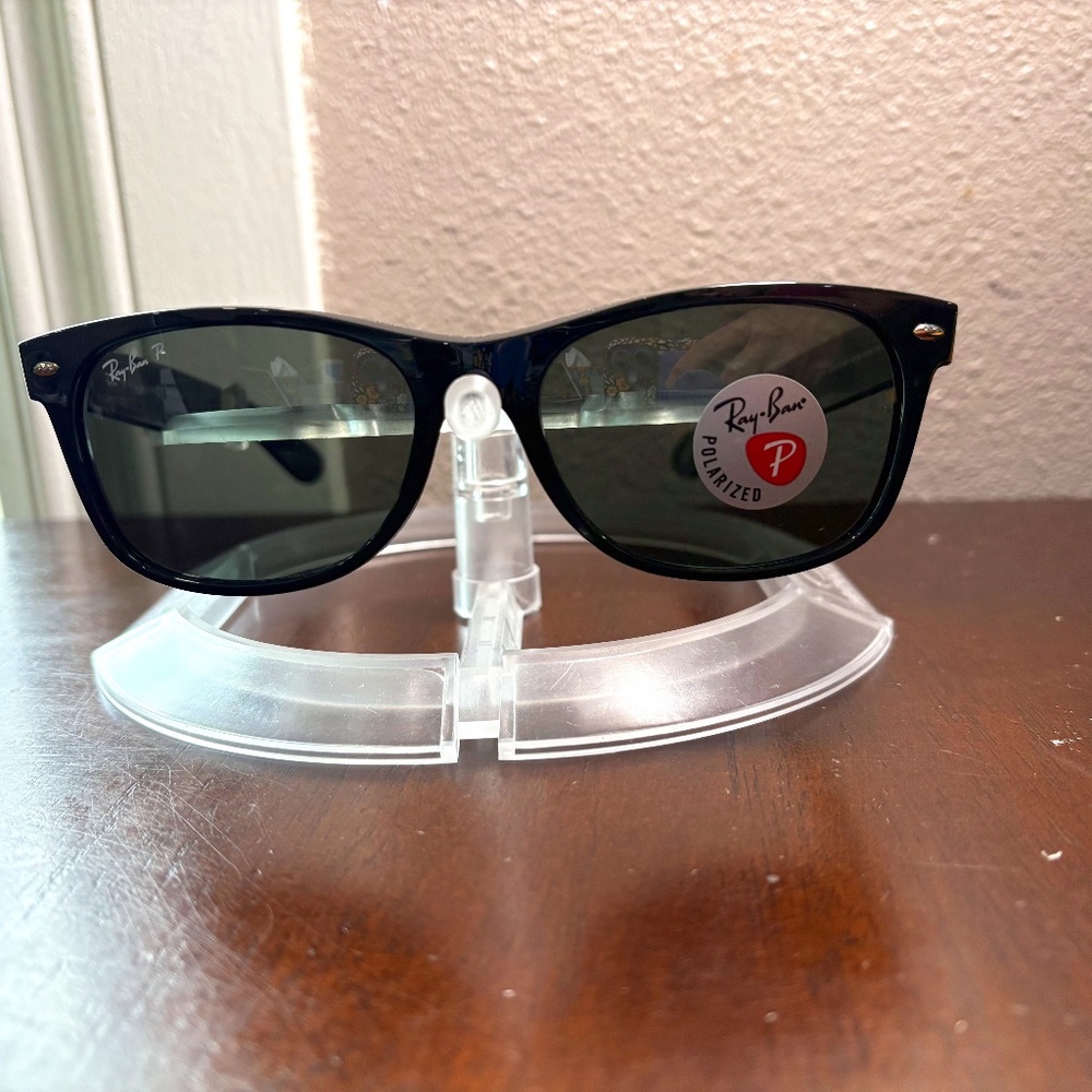 Ray-Ban New Wayfarer Classic polarized sunglasses (RB2132)